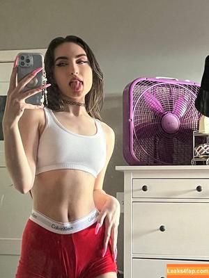 Beebee ASMR photo #0003