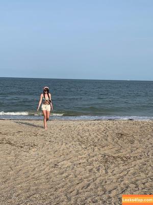 Beebee ASMR photo #0039