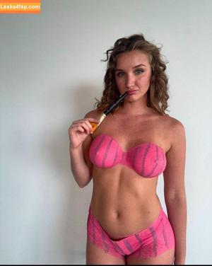 Bella Briggs photo #0040