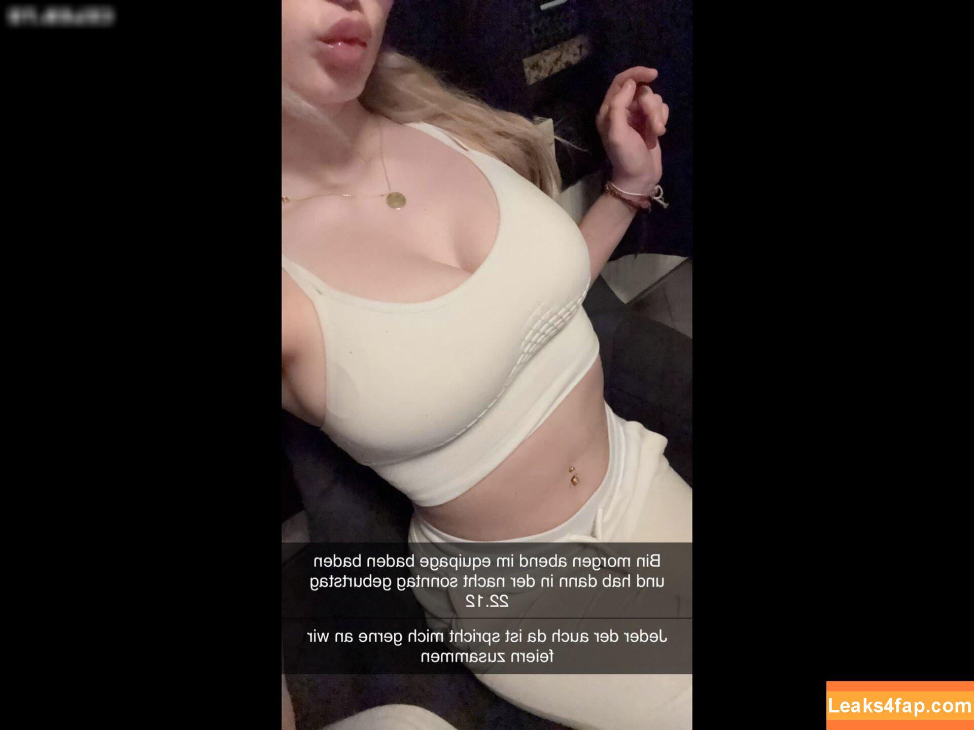 bella_dmn /  leaked photo photo #0021