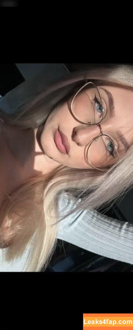 bella_dmn /  leaked photo photo #0029