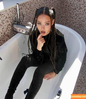 Bella Poarch photo #0401