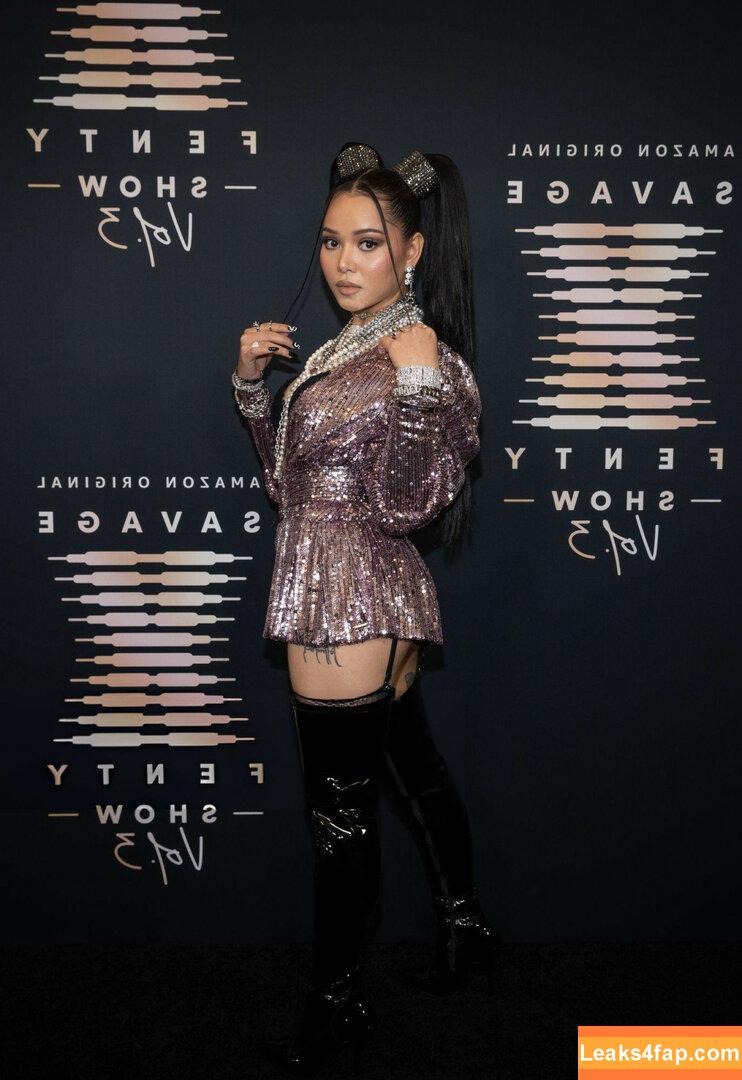 Bella Poarch / bellapoarch / bllapoarch leaked photo photo #1036