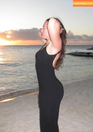 Bella Santry photo #0017
