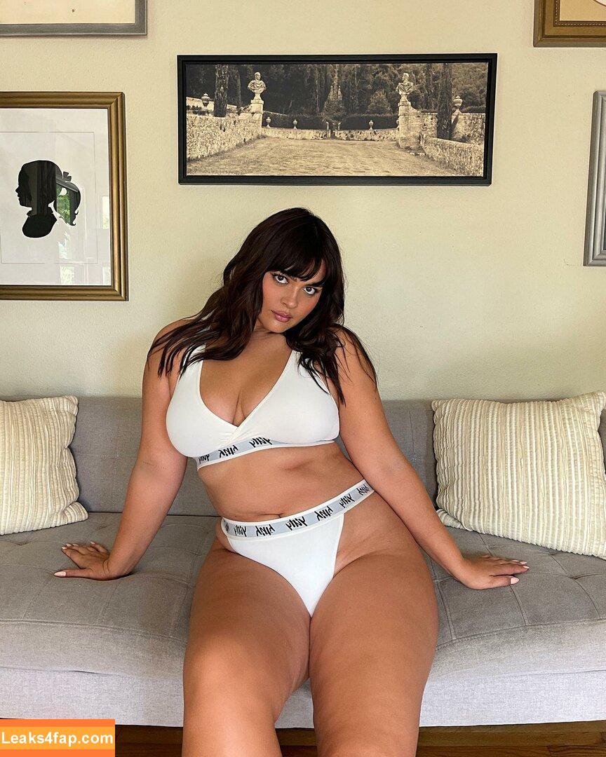 Bellaagolden / Tall Thicc Latina Model leaked photo photo #0011