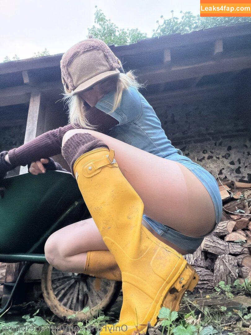 Belle Delphine / Socials / belle.delphine / belledelphine / bunnydelphine leaked photo photo #10236