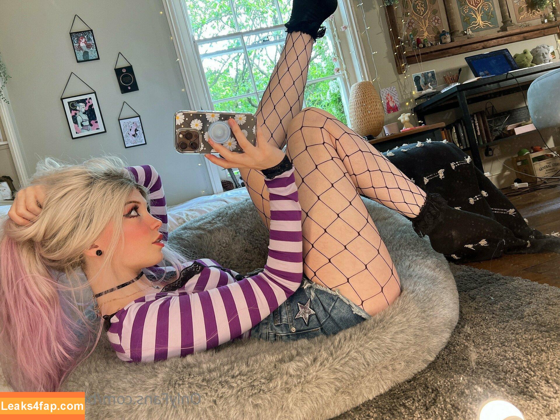 Belle Delphine / Socials / belledelphine / https: / missingmiley слитое фото фото #6210