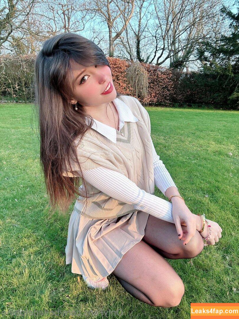Belle Delphine / Socials / belledelphine / https: / missingmiley слитое фото фото #6722