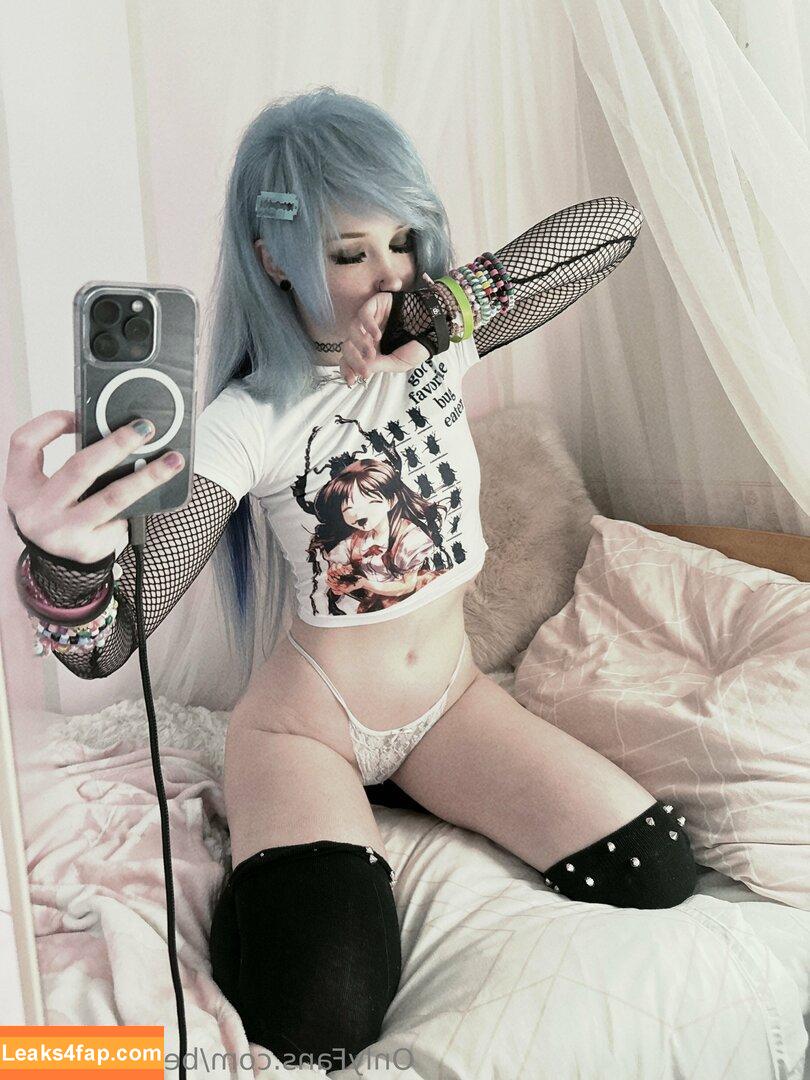 Belle Delphine / Socials / belledelphine / https: / missingmiley слитое фото фото #6920