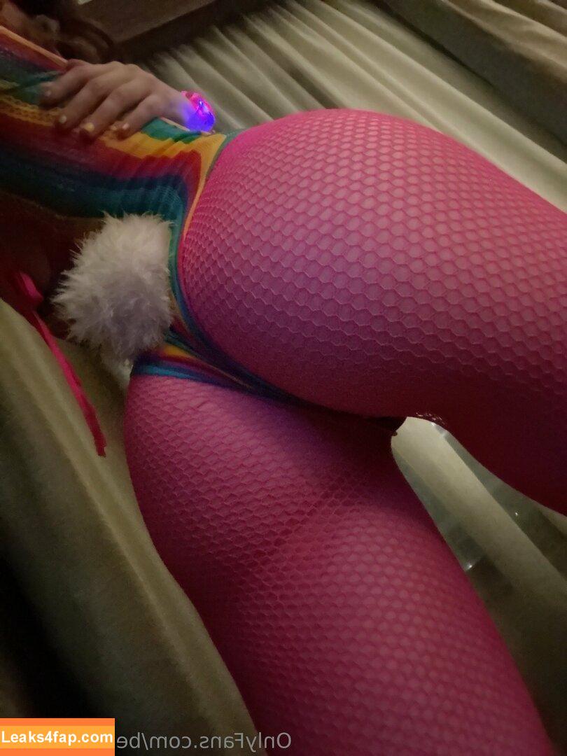 Belle Delphine / Socials / belledelphine / https: / missingmiley слитое фото фото #7433