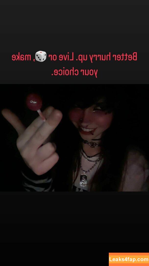 Belle Delphine / Socials / belledelphine / https: / missingmiley слитое фото фото #8118