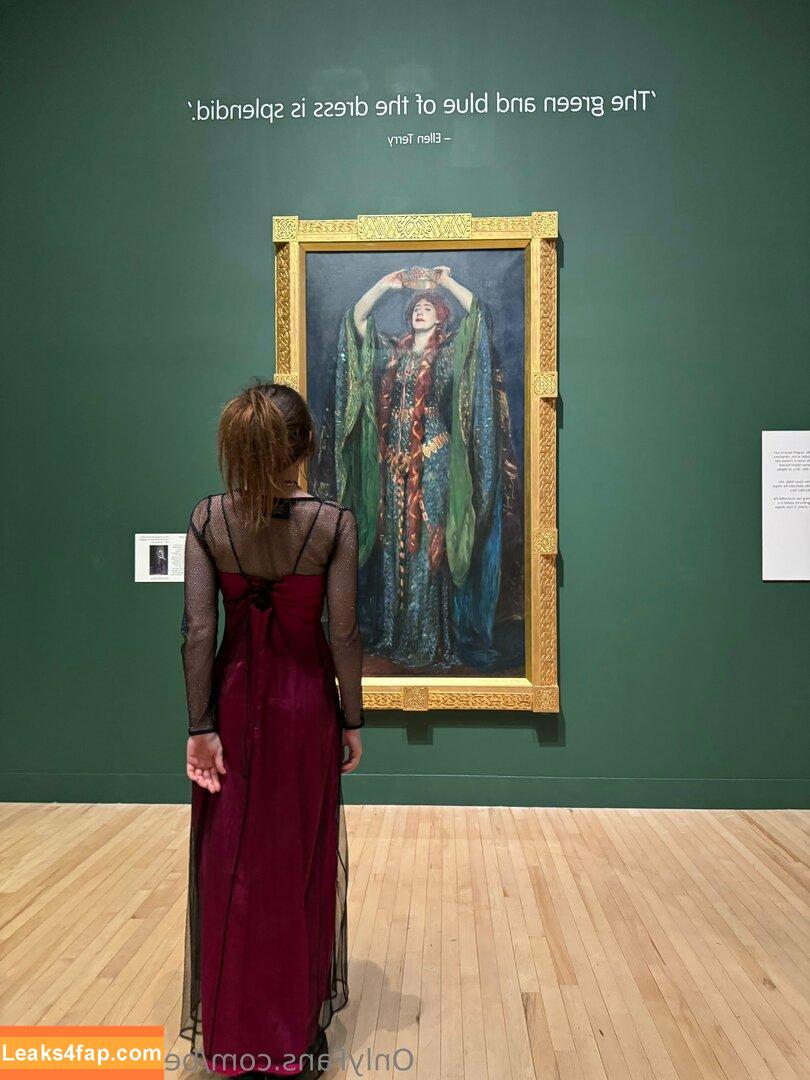 Belle Delphine / Socials / belledelphine / https: / missingmiley слитое фото фото #8385