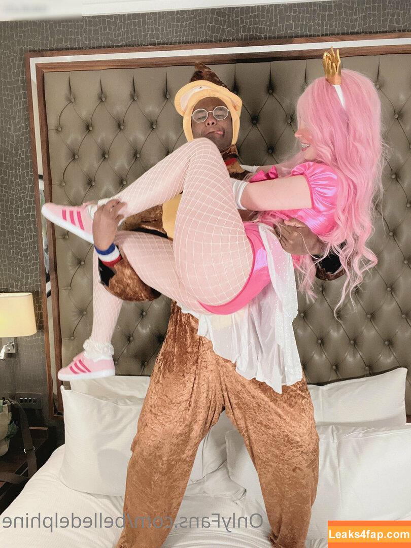 Belle Delphine / Socials / belledelphine / https: / missingmiley слитое фото фото #8587