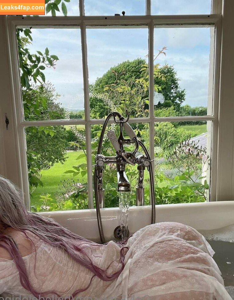 Belle Delphine / Socials / belle.delphine / belledelphine / bunnydelphine слитое фото фото #8954