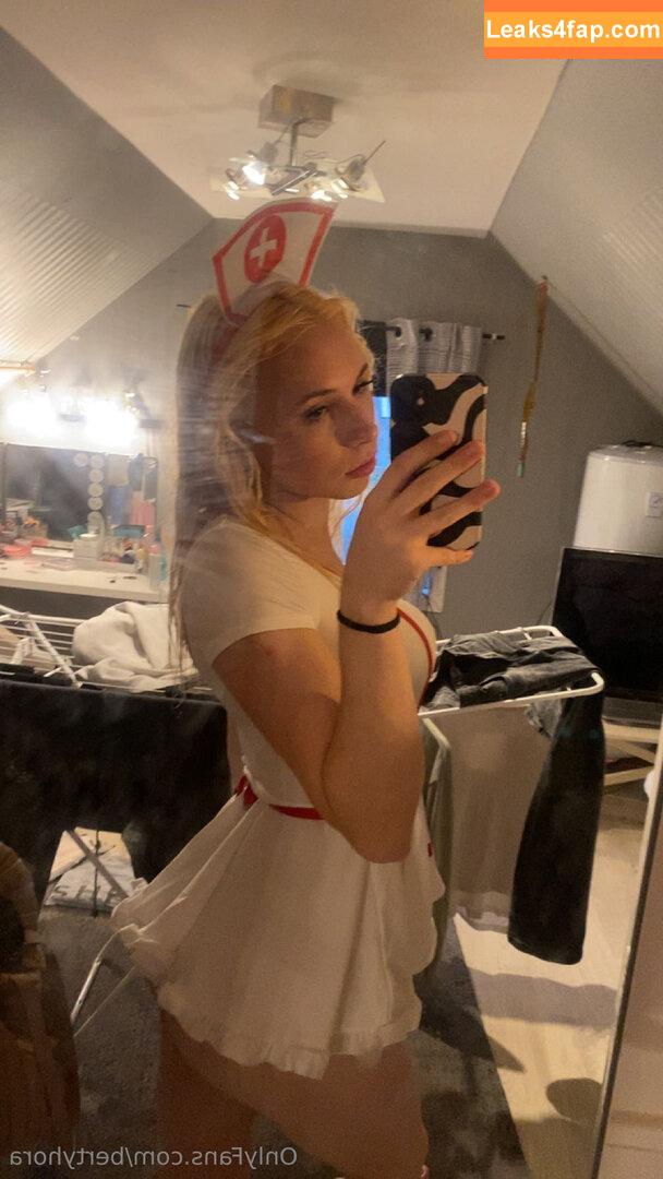 bertyhora / josefine.chammas leaked photo photo #0003