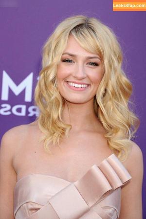 Beth Behrs photo #0140