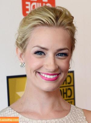 Beth Behrs photo #0175