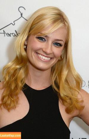 Beth Behrs photo #0176