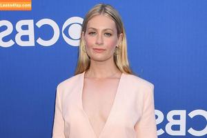 Beth Behrs photo #0184