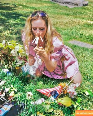 Betsey Brown photo #0012