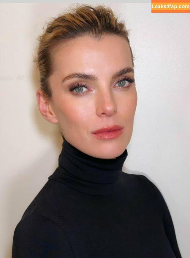 Betty Gilpin / voldemortbarbieclown leaked photo photo #0148