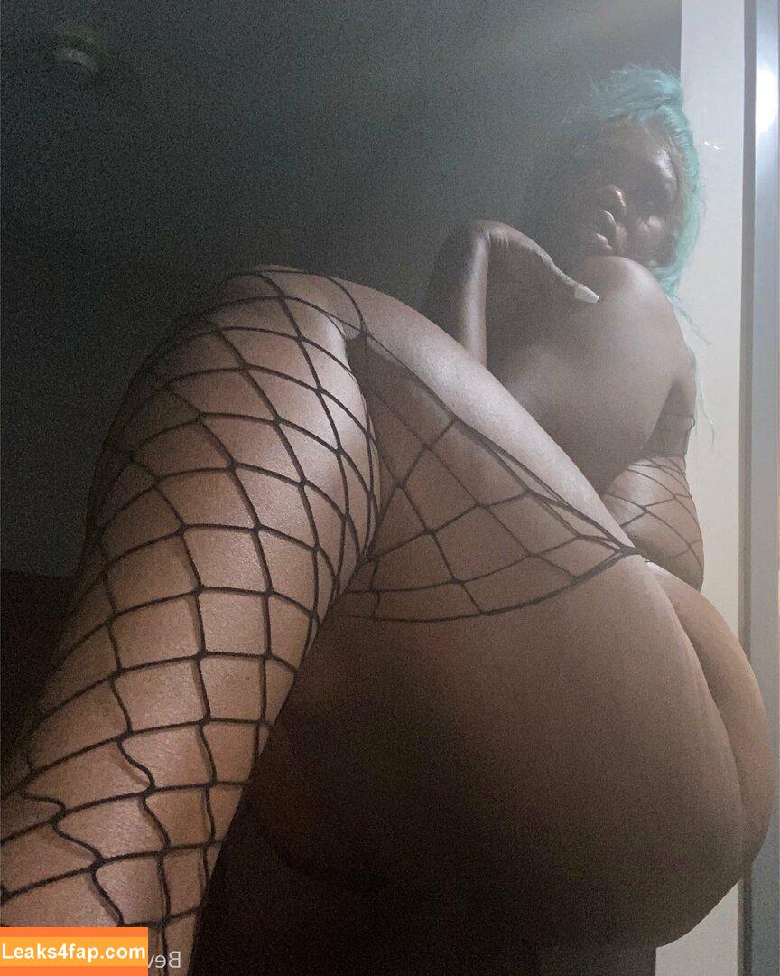 beverlyblue3x / beverlyblueofficial leaked photo photo #0070