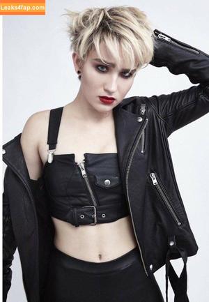 Bex Taylor-Klaus фото #0008