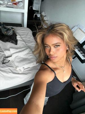 Bianca Bustamante photo #0121