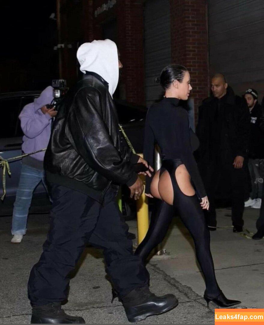 Bianca Censori / bianca.censori_official / biancacensori_official слитое фото фото #0233