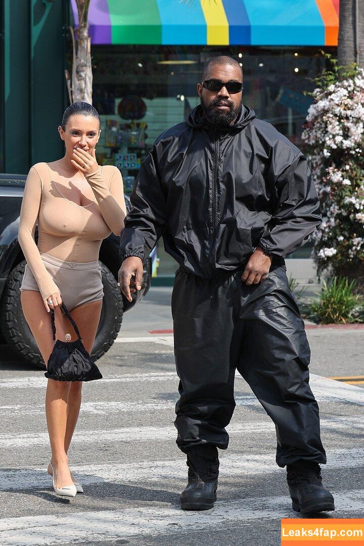 Bianca Censori / bianca.censori_official / biancacensori_official слитое фото фото #0279