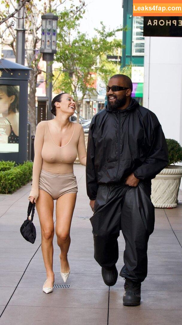 Bianca Censori / bianca.censori_official / biancacensori_official слитое фото фото #0302