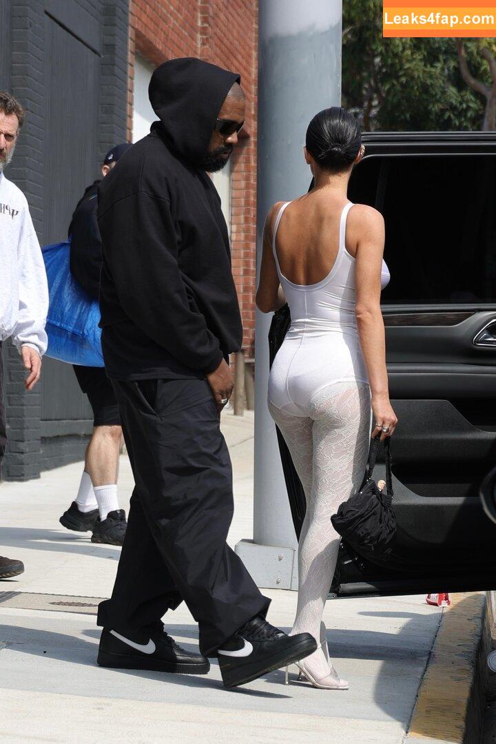 Bianca Censori / bianca.censori_official / biancacensori_official слитое фото фото #0360