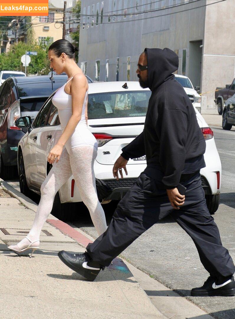 Bianca Censori / bianca.censori_official / biancacensori_official слитое фото фото #0361