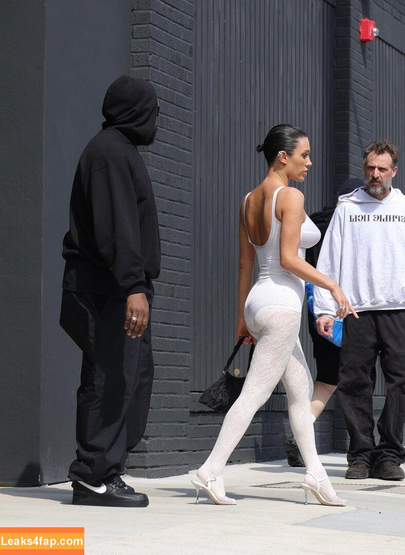 Bianca Censori / bianca.censori_official / biancacensori_official слитое фото фото #0365