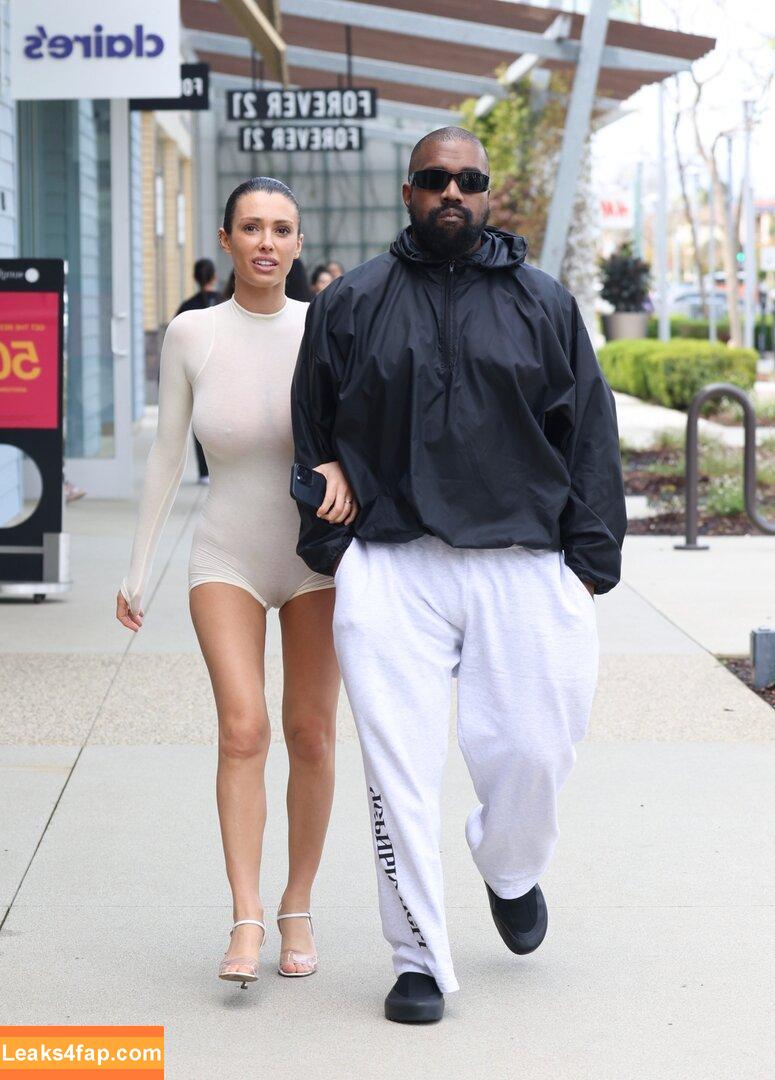 Bianca Censori / bianca.censori_official / biancacensori_official слитое фото фото #0395