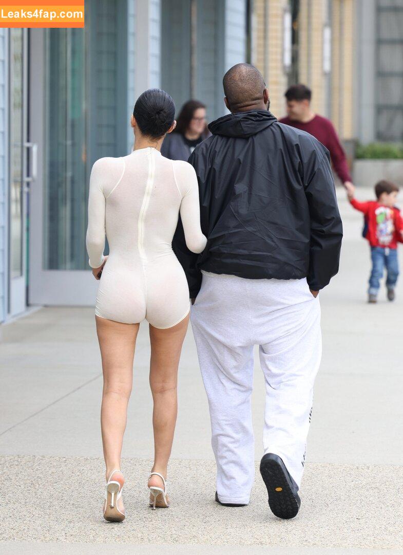 Bianca Censori / bianca.censori_official / biancacensori_official слитое фото фото #0397