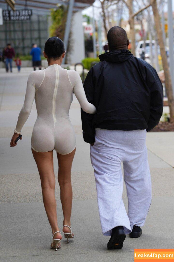 Bianca Censori / bianca.censori_official / biancacensori_official слитое фото фото #0417