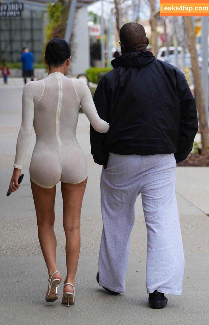 Bianca Censori / bianca.censori_official / biancacensori_official слитое фото фото #0435