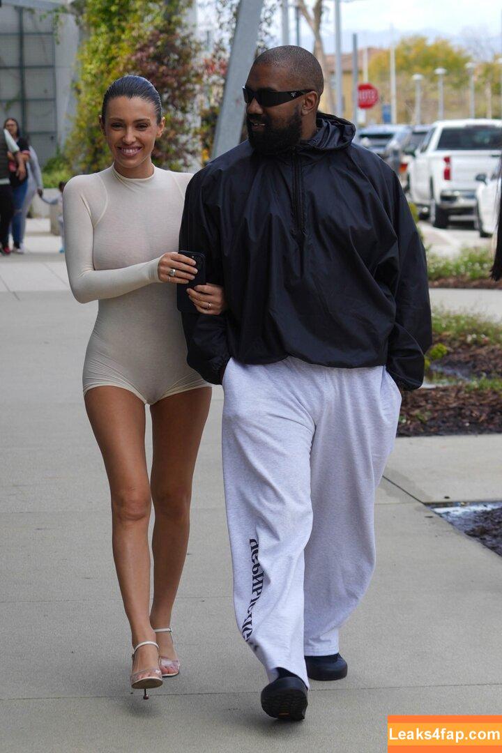 Bianca Censori / bianca.censori_official / biancacensori_official слитое фото фото #0443