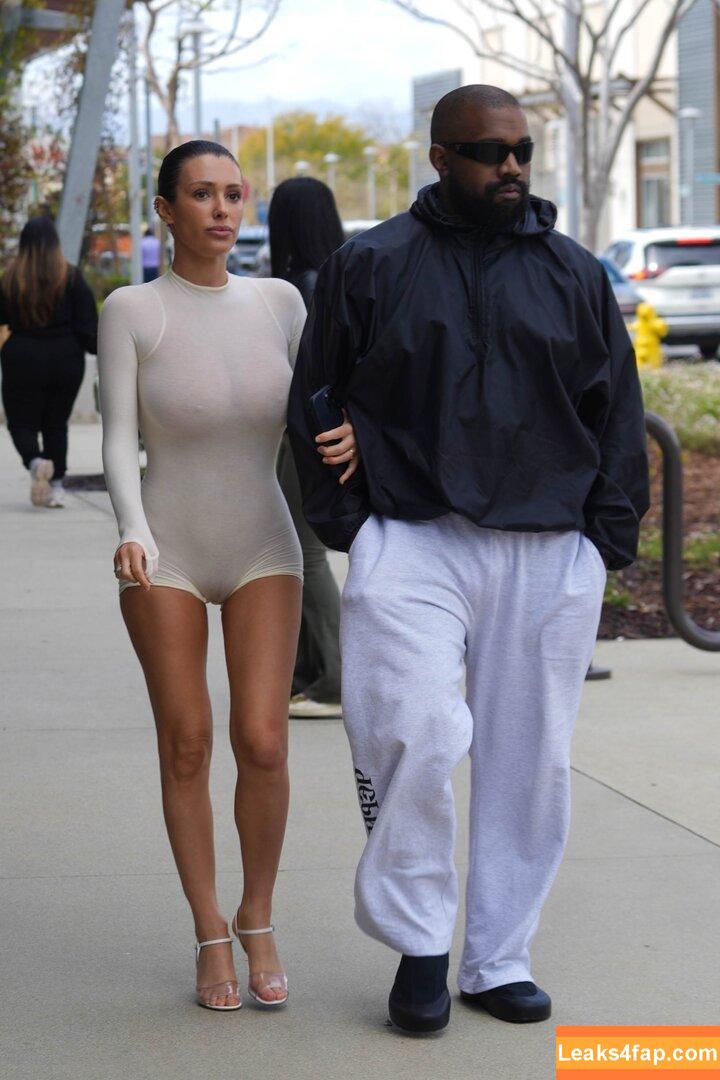 Bianca Censori / bianca.censori_official / biancacensori_official слитое фото фото #0446