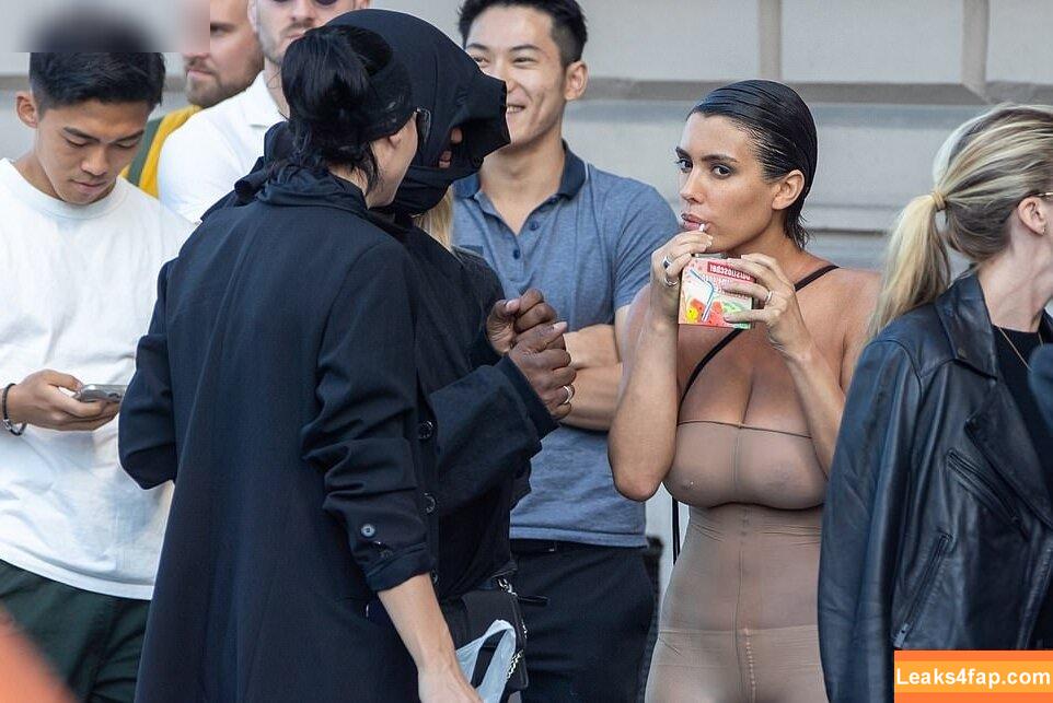 Bianca Censori / bianca.censori_official / biancacensori_official слитое фото фото #0530