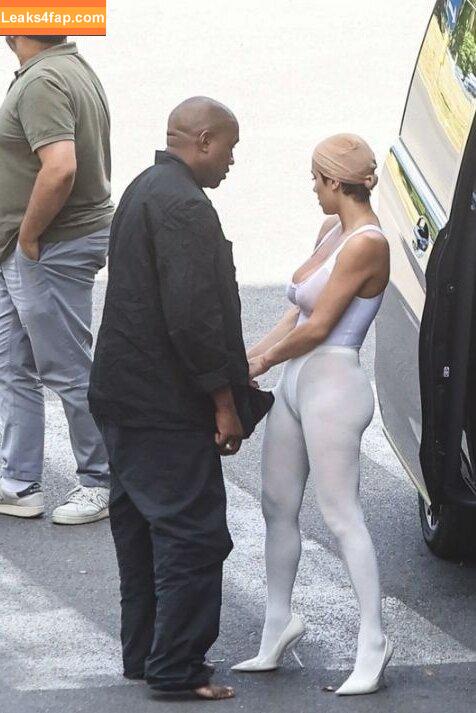 Bianca Censori / bianca.censori_official / biancacensori_official слитое фото фото #0571