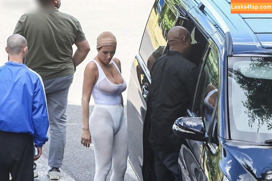 Bianca Censori / bianca.censori_official / biancacensori_official слитое фото фото #0572