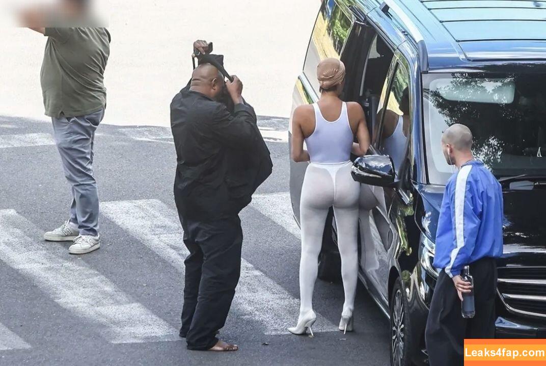 Bianca Censori / bianca.censori_official / biancacensori_official слитое фото фото #0574