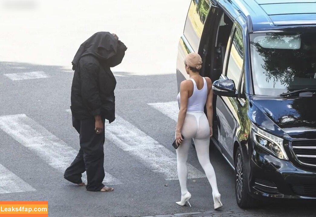 Bianca Censori / bianca.censori_official / biancacensori_official слитое фото фото #0575