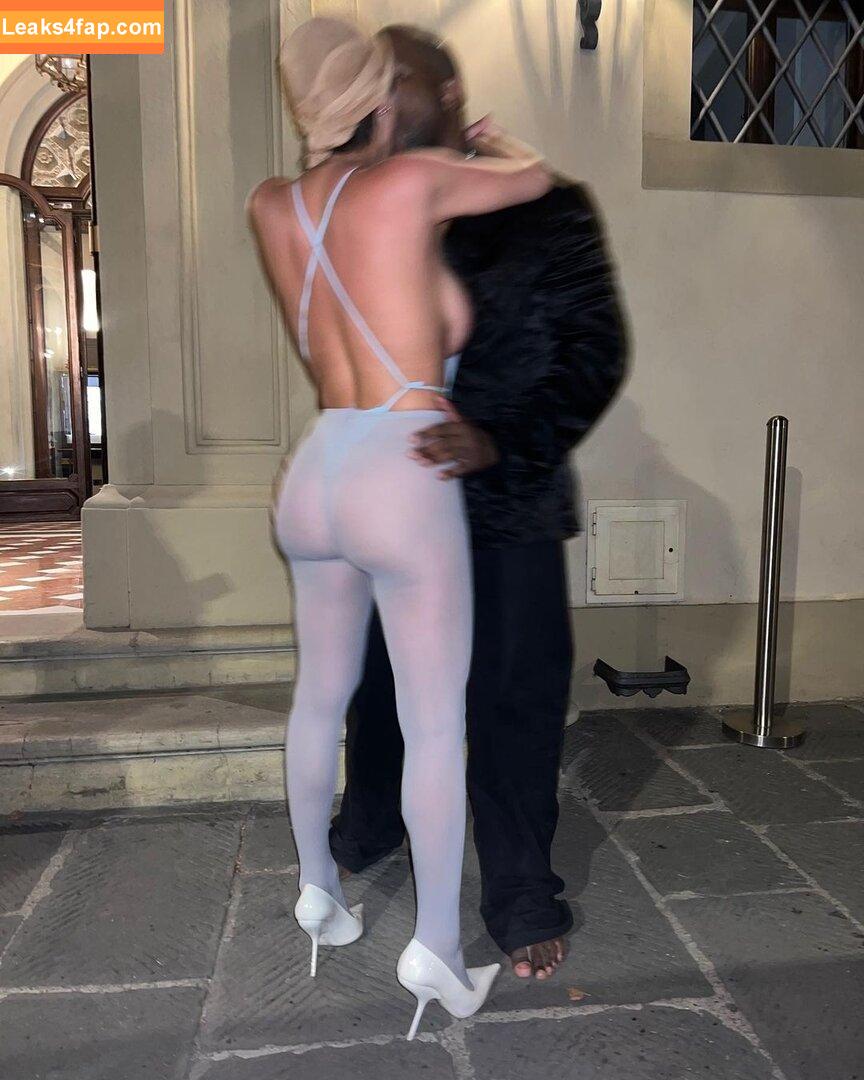 Bianca Censori / bianca.censori_official / biancacensori_official слитое фото фото #0576