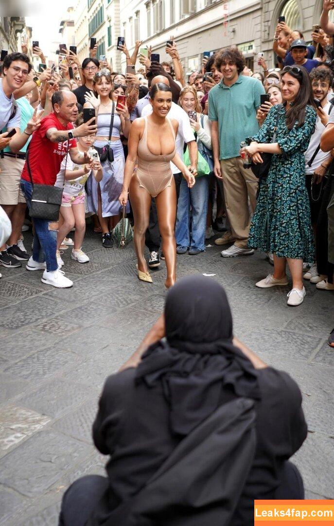 Bianca Censori / bianca.censori_official / biancacensori_official слитое фото фото #0580