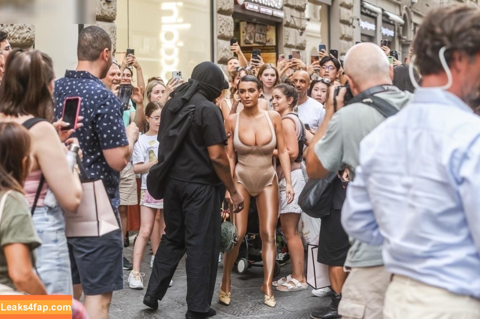 Bianca Censori / bianca.censori_official / biancacensori_official слитое фото фото #0582