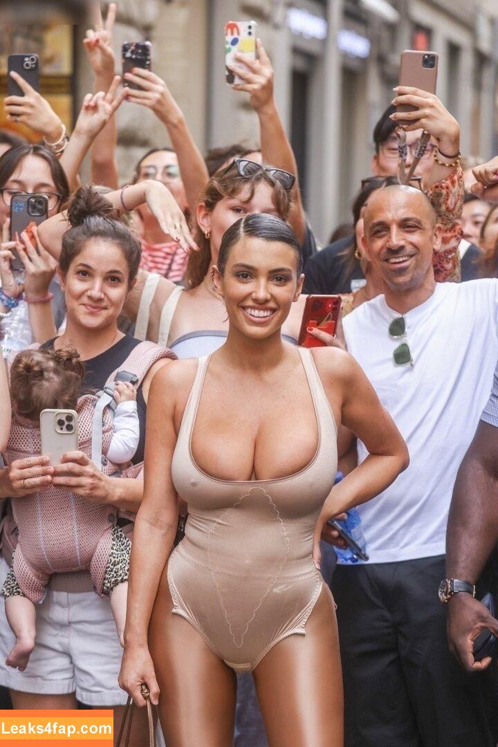 Bianca Censori / bianca.censori_official / biancacensori_official слитое фото фото #0584