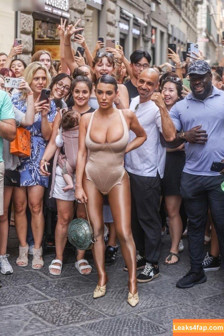 Bianca Censori / bianca.censori_official / biancacensori_official слитое фото фото #0586